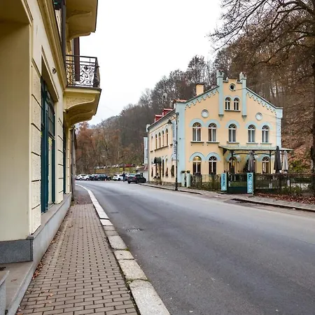 Apartma Linda 1880 *